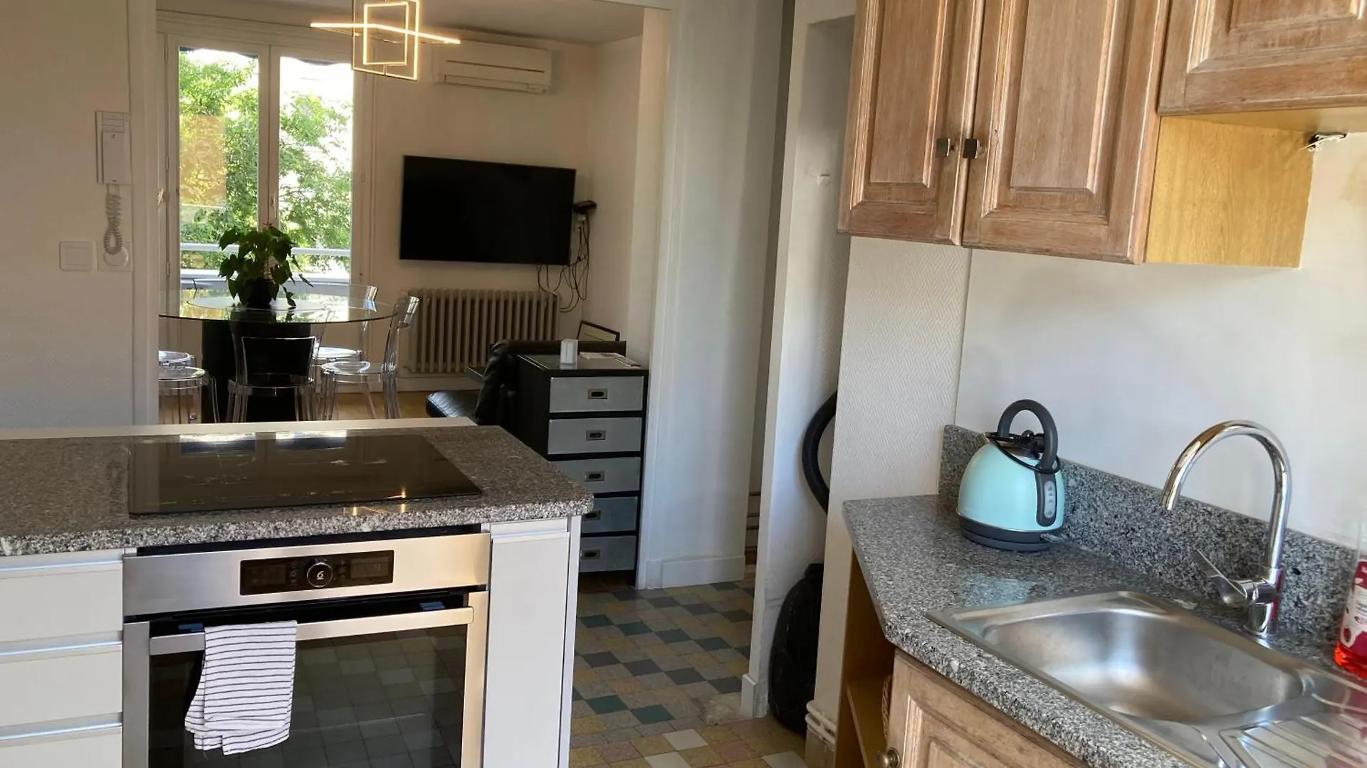 Spacieux, Lumineux Et Bien Place Pour 6Personnes, Parking Interieur Villeurbanne Daire