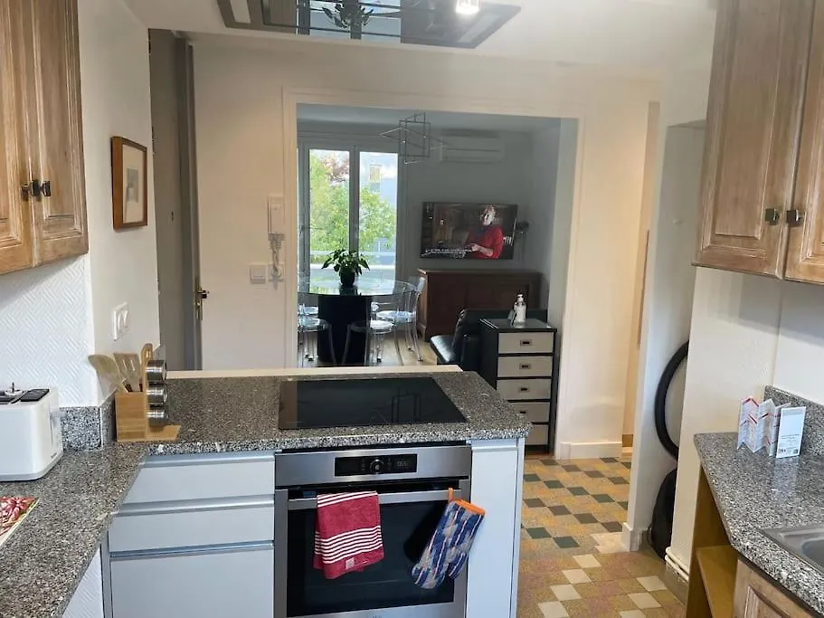 Spacieux, Lumineux Et Bien Place Pour 6Personnes, Parking Interieur Villeurbanne