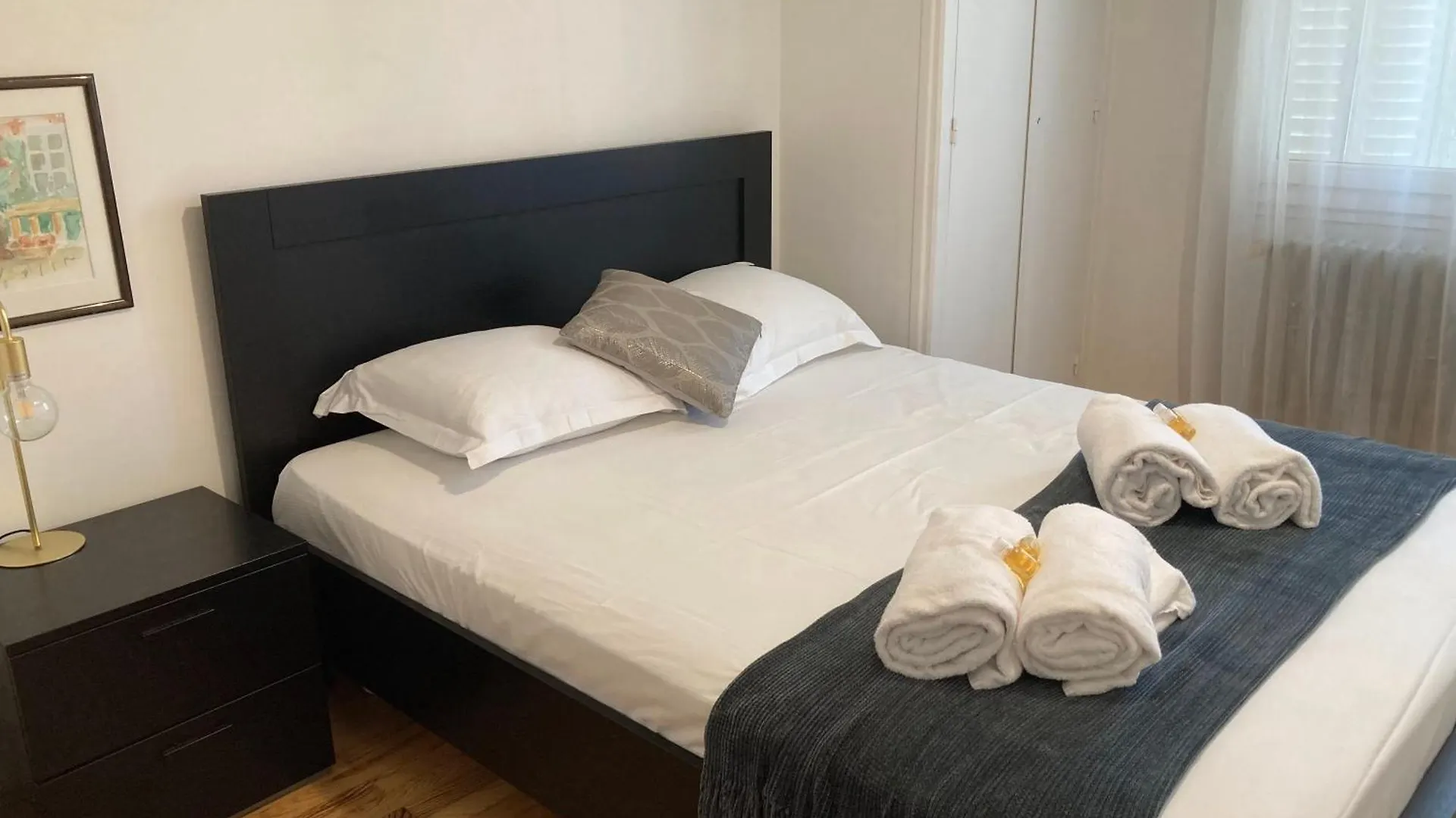 Spacieux, Lumineux Et Bien Place Pour 6Personnes, Parking Interieur Villeurbanne 0*,  Fransa