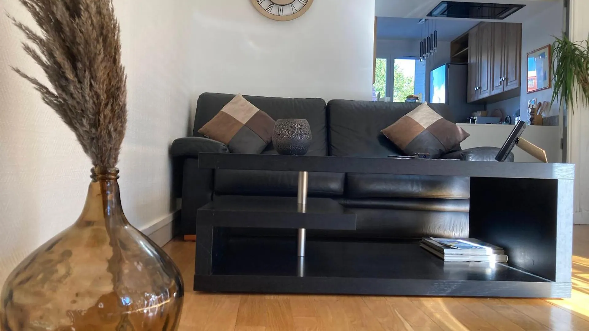 Spacieux, Lumineux Et Bien Place Pour 6Personnes, Parking Interieur Villeurbanne