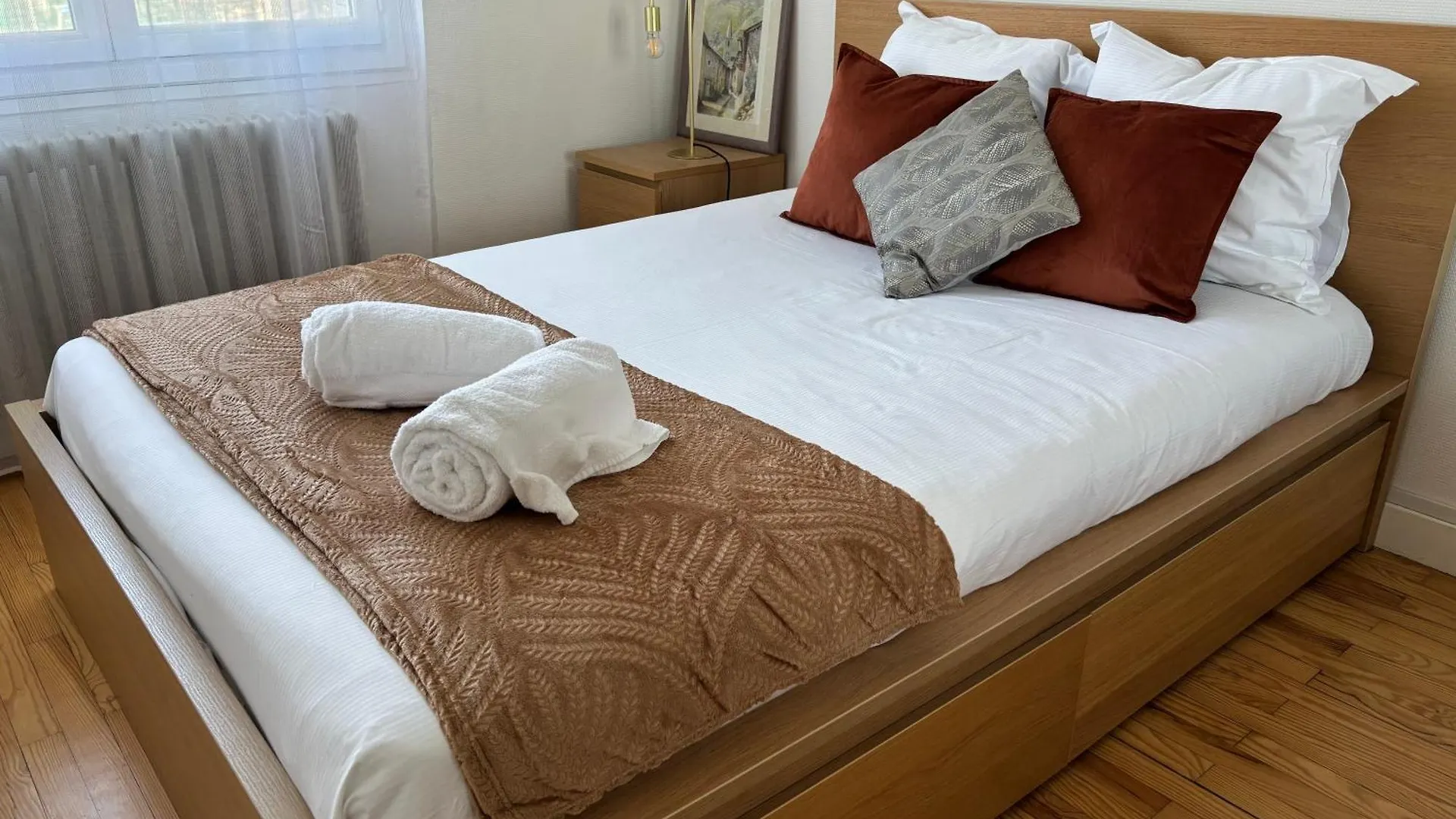 Spacieux, Lumineux Et Bien Place Pour 6Personnes, Parking Interieur Villeurbanne Fransa